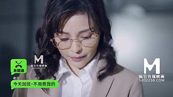 亚洲美女钟婉冰在热辣的性爱场景中